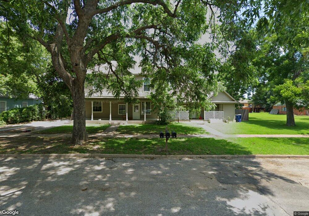 909 & 913 W Chestnut St, Denison, TX 75020 - photo 1