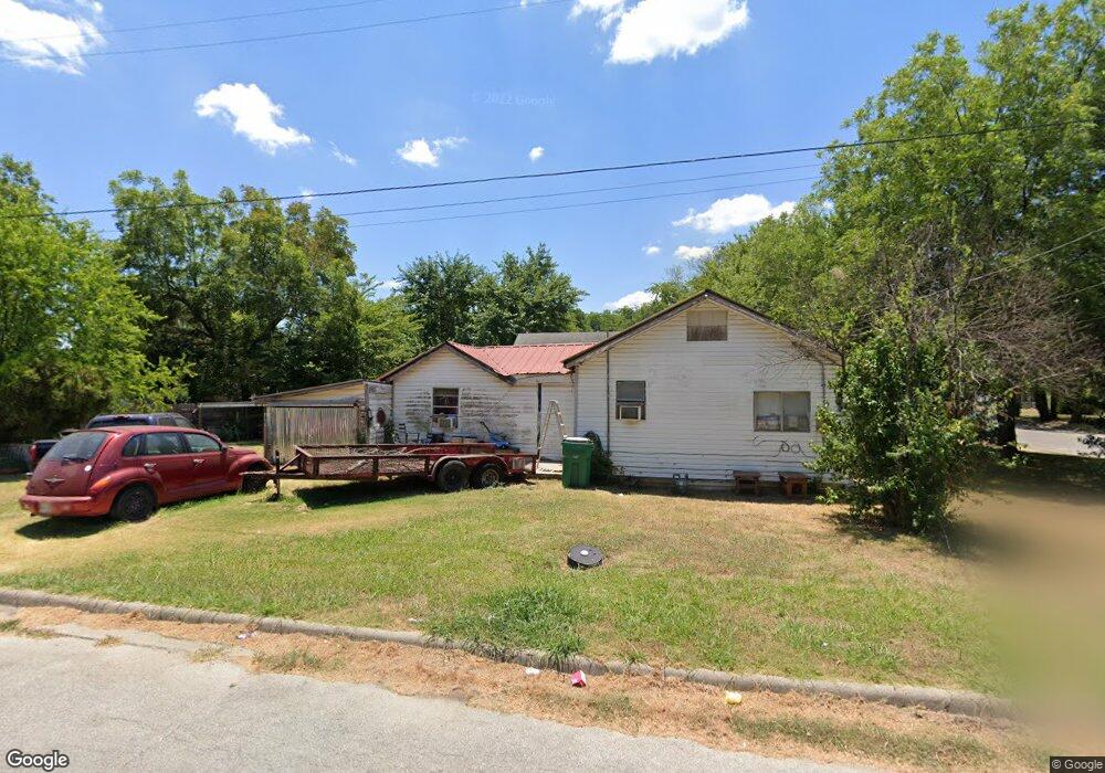 914 Buck St, Gainesville, TX 76240 - photo 1