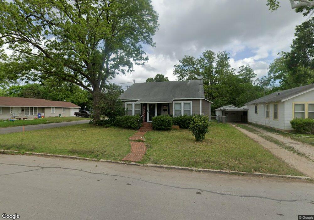 700 Bismark St, Seguin, TX 78155 - photo 1