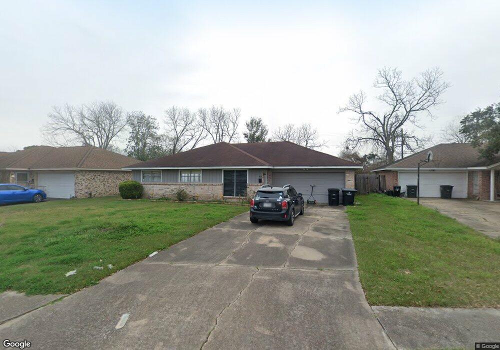 1011 Bayou Dr, Alvin, TX 77511 - photo 1