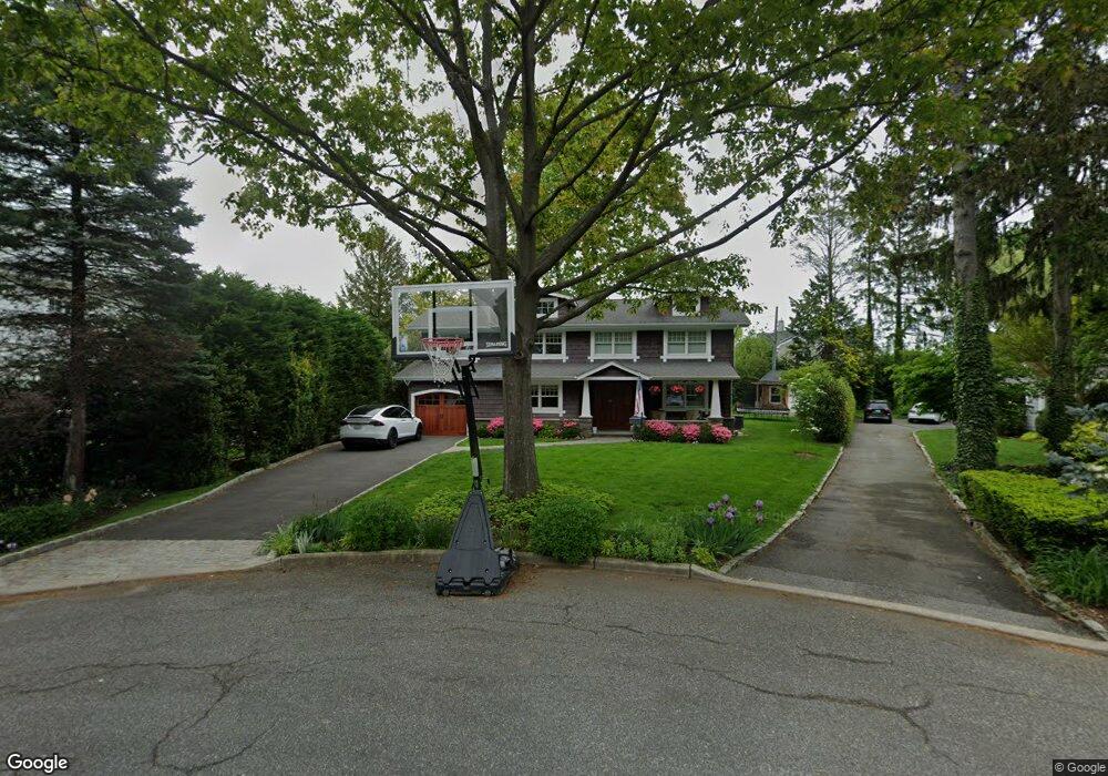 2 Kensington Ct, Garden City, NY 11530 - photo 1