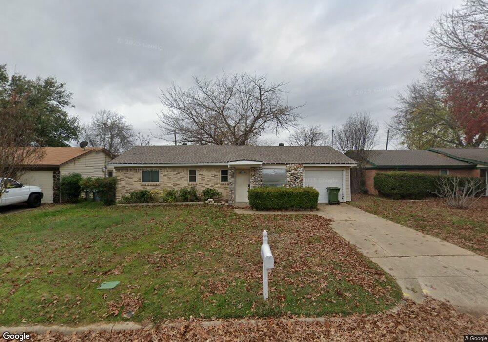 545 Livingston Dr, Hurst, TX 76053 - photo 1