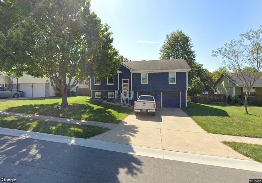 301 W Calico Dr, Raymore, MO 64083 - photo 1