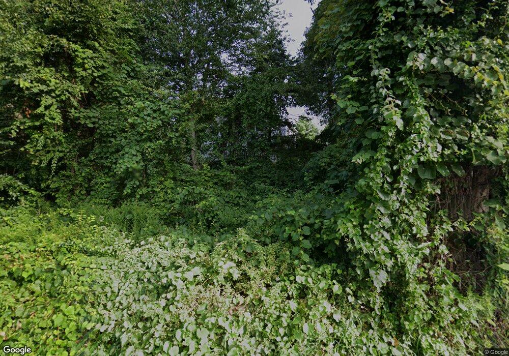 2 Taunton Lake Rd, Newtown, CT 06470 - photo 1