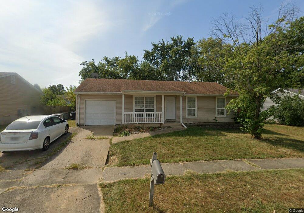 1370 Half Moon Dr, O Fallon, MO 63366 - photo 1