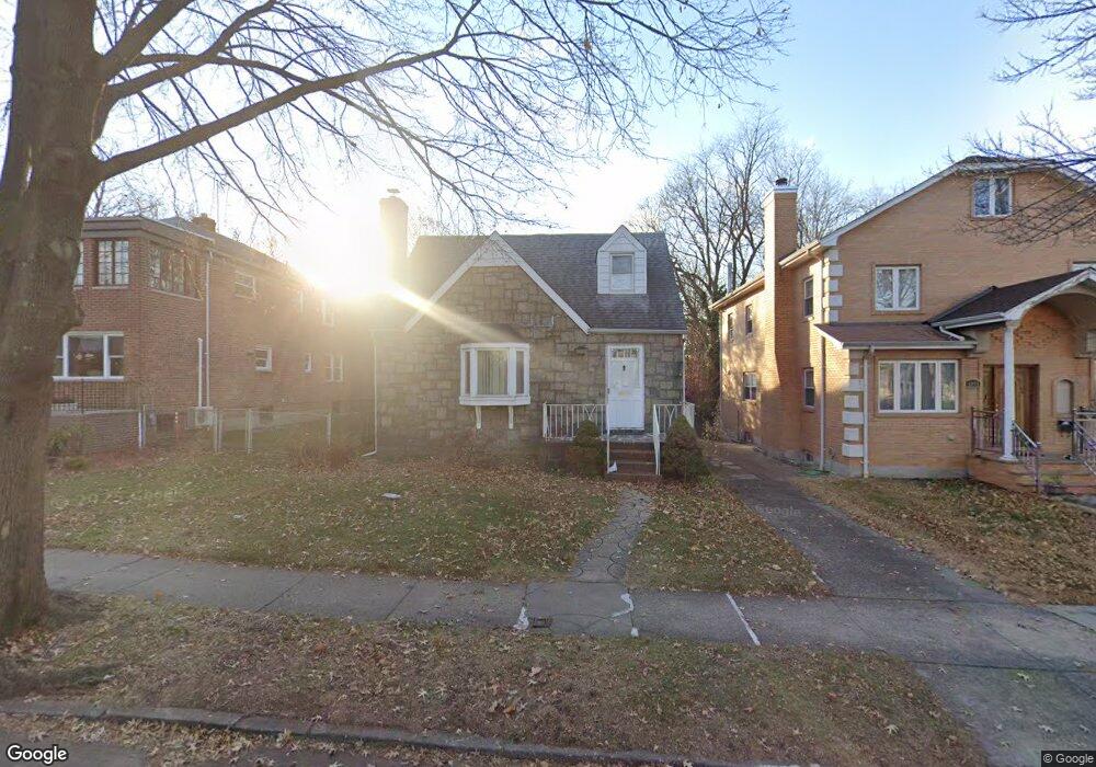 6978 183rd St, Fresh Meadows, NY 11365 - photo 1