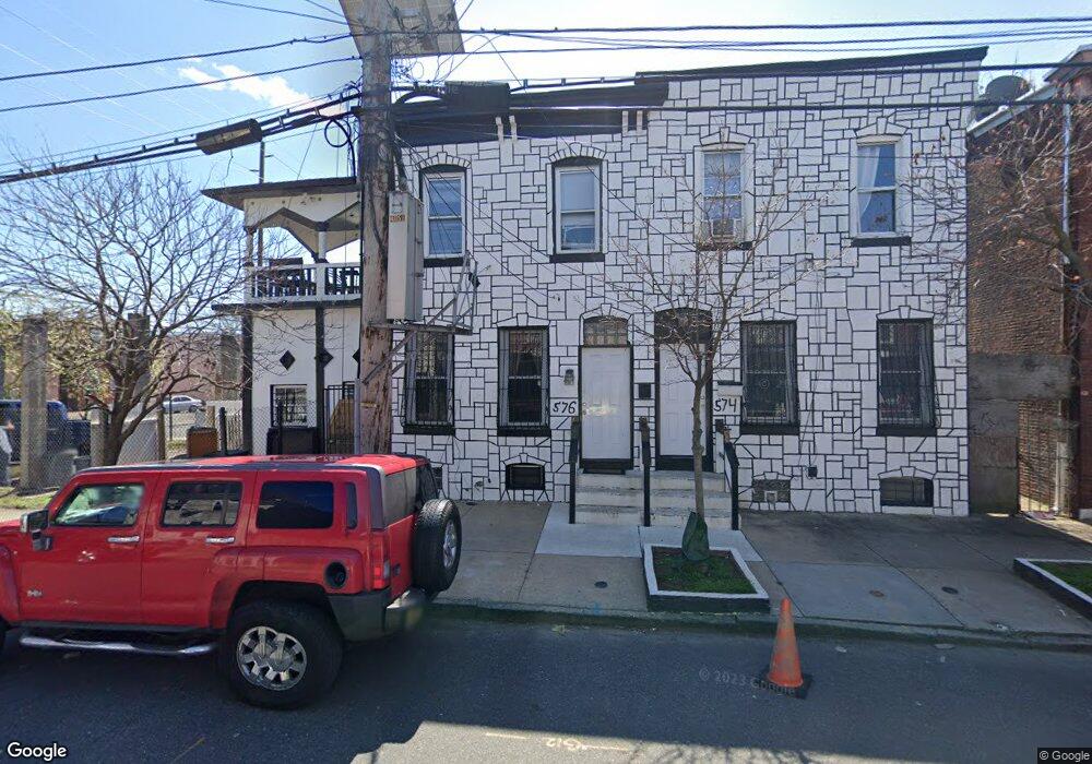 576 Spruce St, Camden, NJ 08103 - photo 1