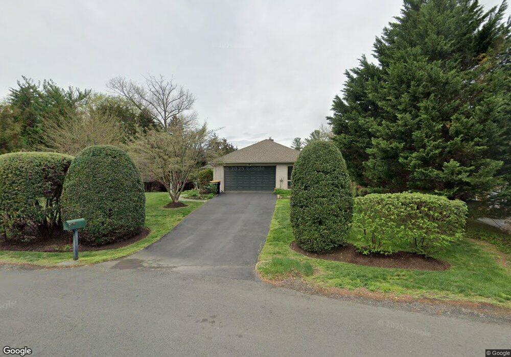 905 Kimberwicke Rd, McLean, VA 22102 - photo 1