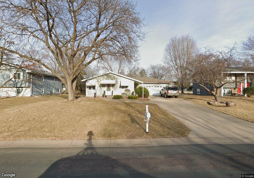 9372 Wellington Ln N, Maple Grove, MN 55369 - photo 1