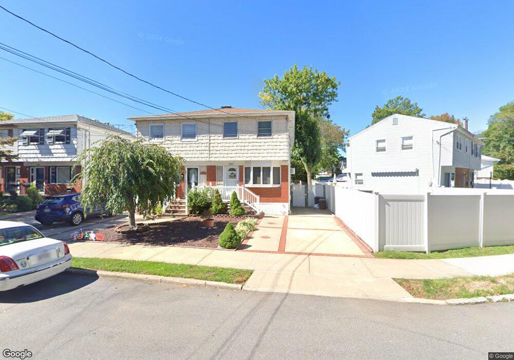 1997 N Railroad Ave, Staten Island, NY 10306 - photo 1