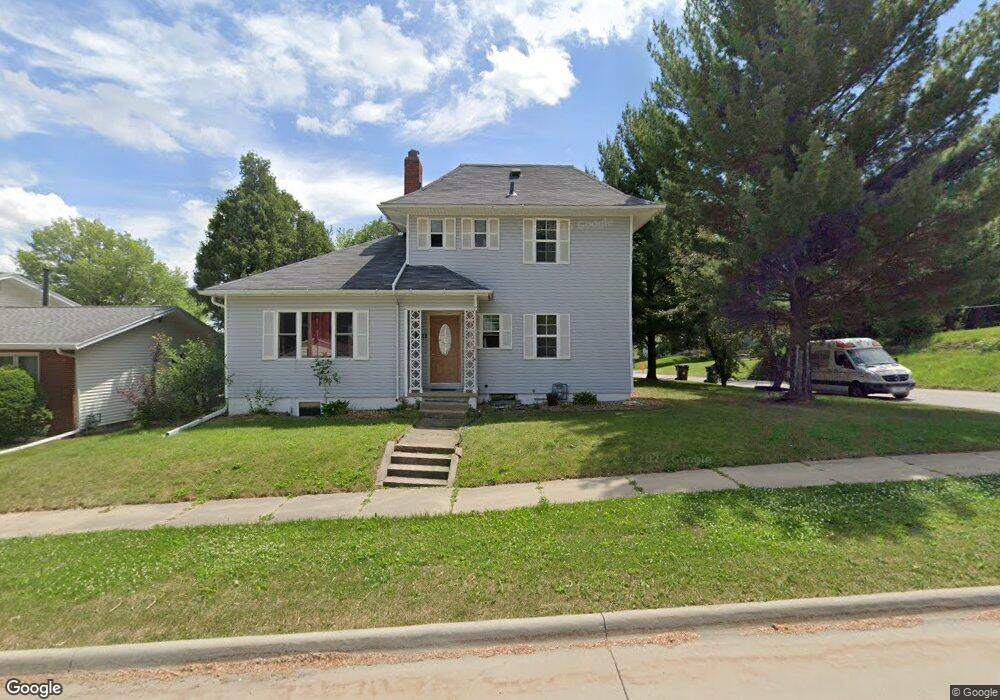 1522 College St, Cedar Falls, IA 50613 - photo 1