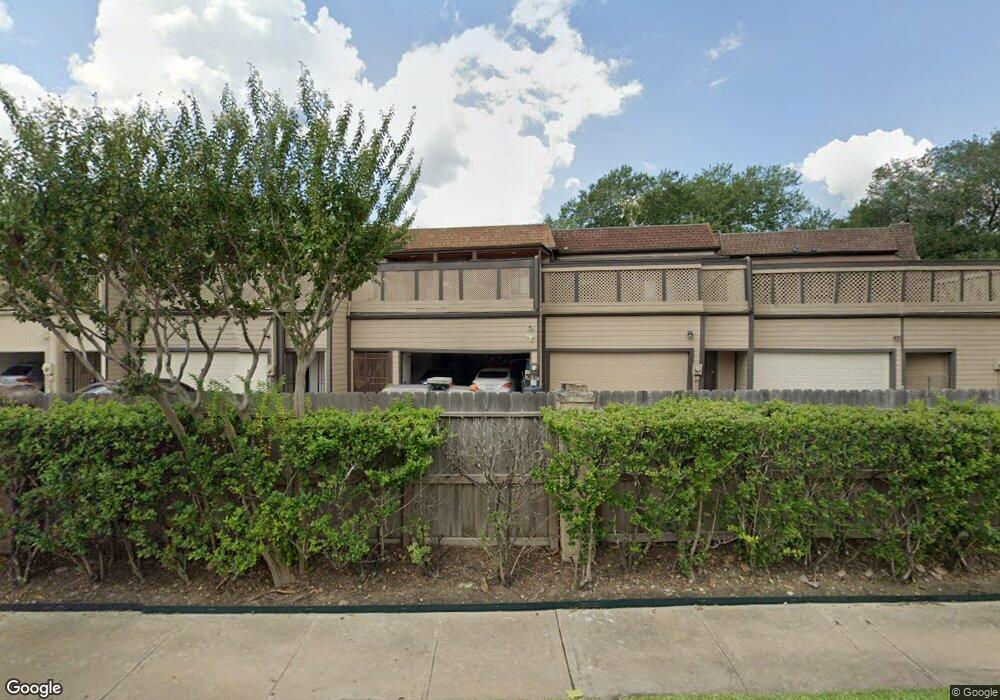 17 Bayou Pointe Dr, Houston, TX 77063 - photo 1