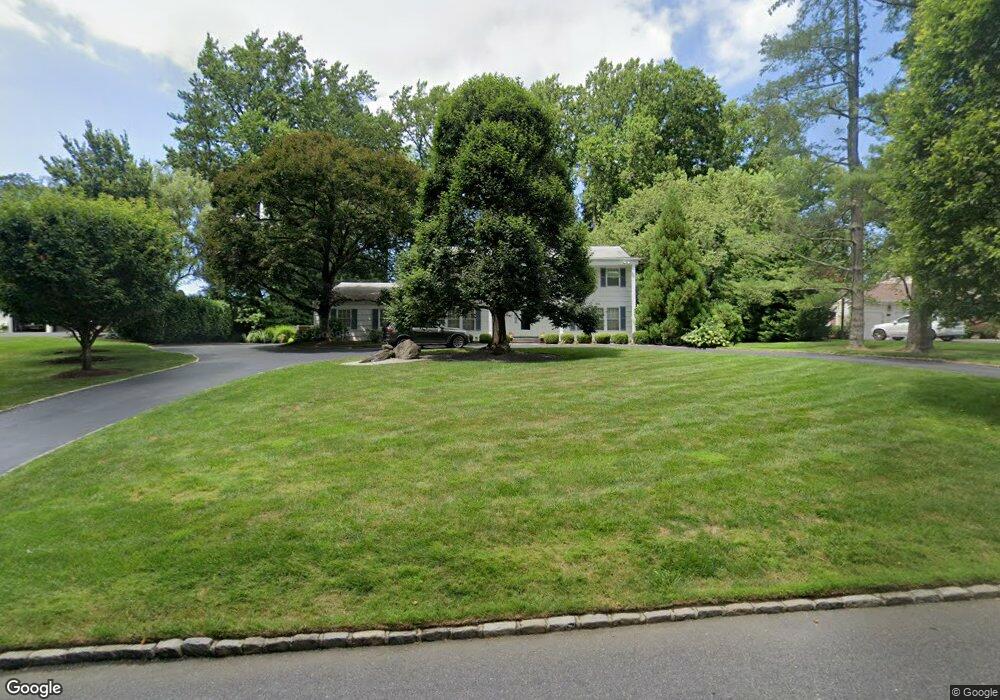 66 Drake Ln, Manhasset, NY 11030 - photo 1