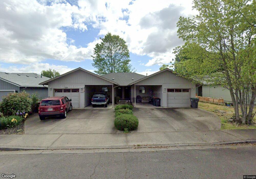 564 Countryside Dr, Central Point, OR 97502 - photo 1