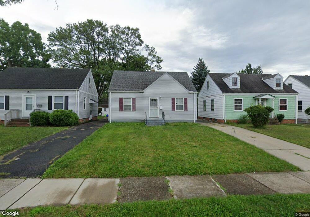 21008 Hansen Rd, Maple Heights, OH 44137 - photo 1