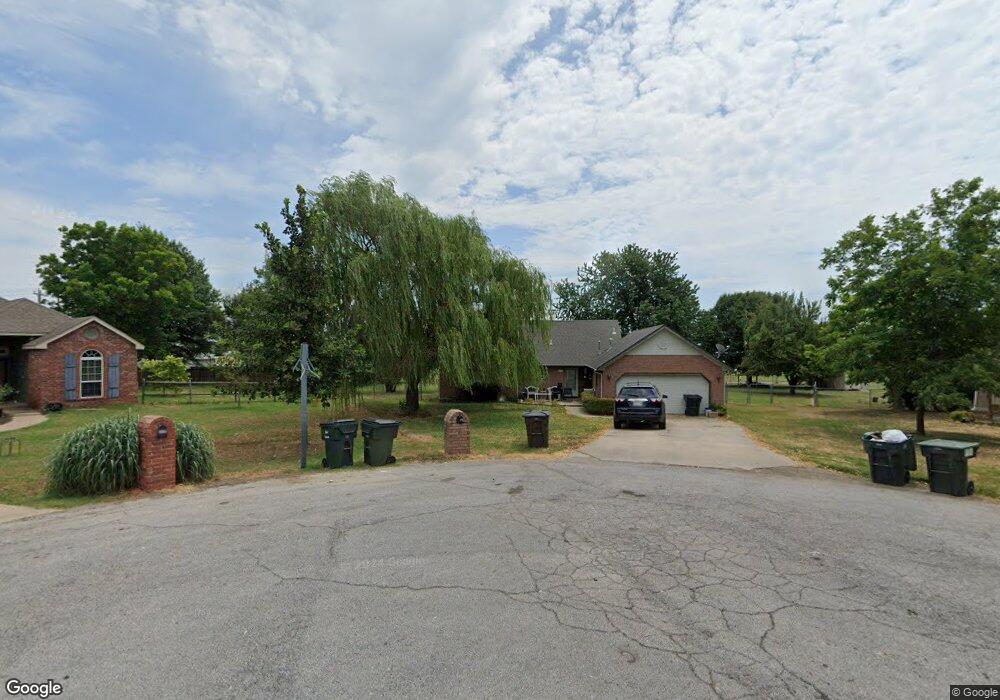 1133 S Hummingbird Cir, Skiatook, OK 74070 - photo 1