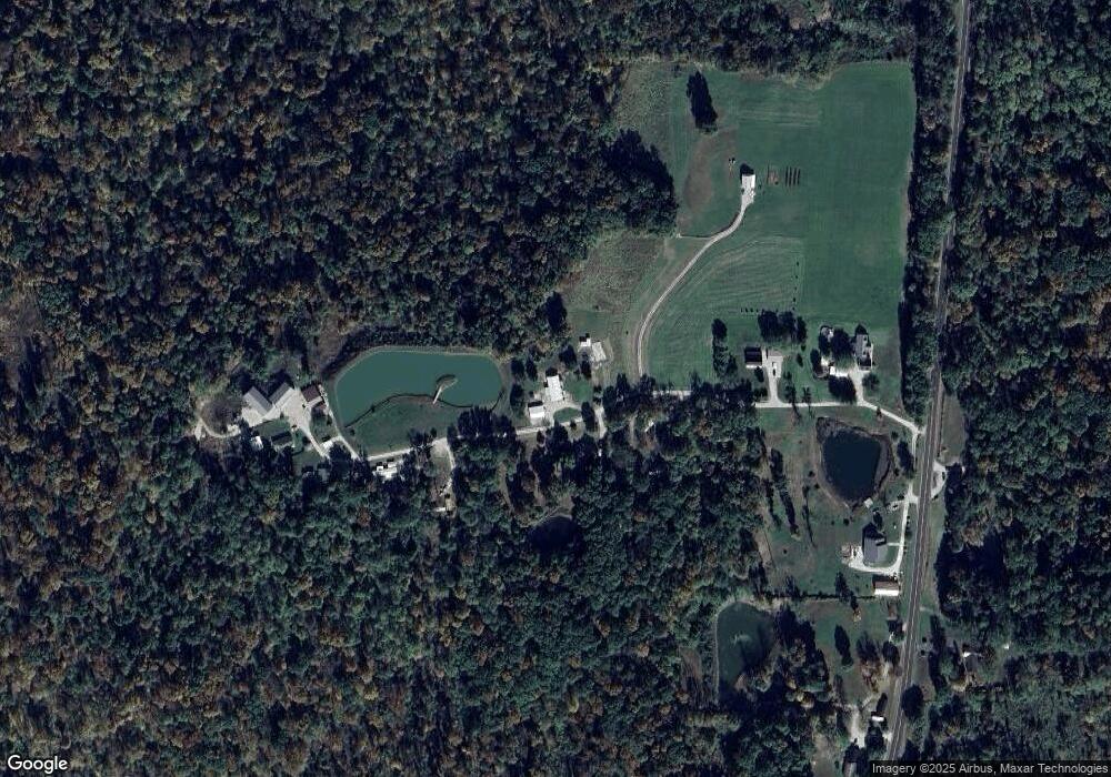 10817 E Arrowhead Dr, Bloomfield, IN 47424 - photo 1