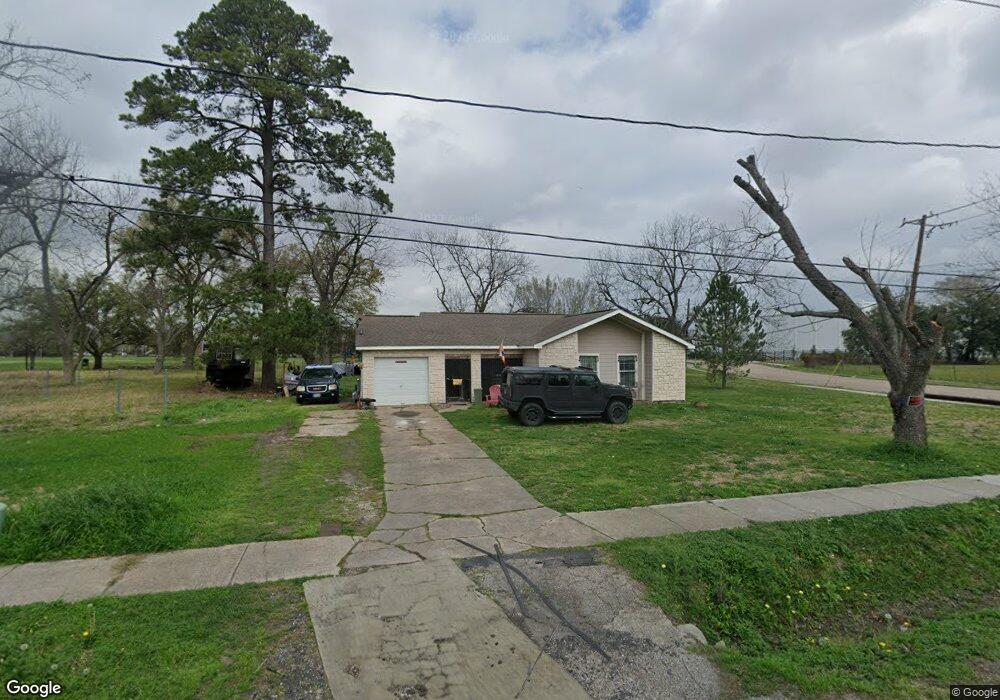 333 Walthall Dr, Houston, TX 77022 - photo 1