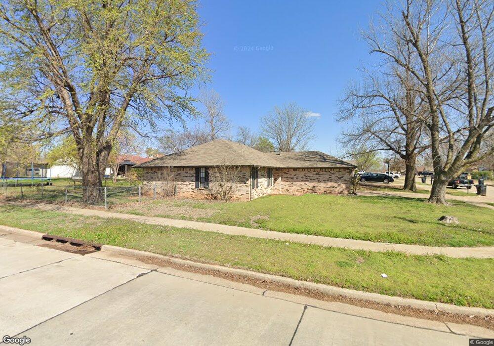 1401 NE 3rd St, Moore, OK 73160 - photo 1