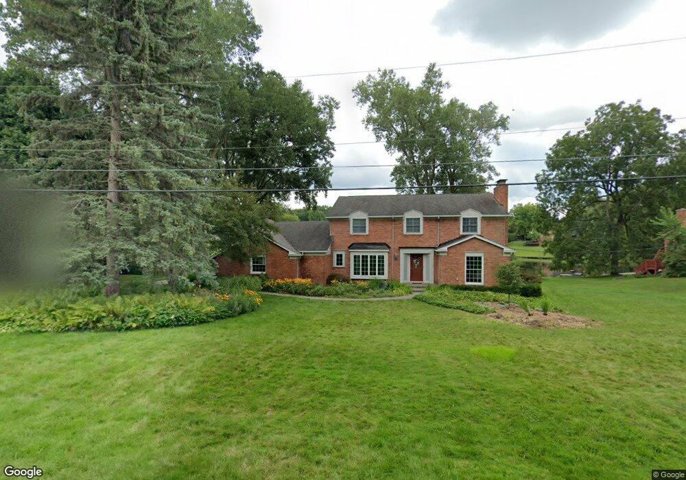 1269 Lake Crescent Dr, Bloomfield Hills, MI 48302 - photo 1