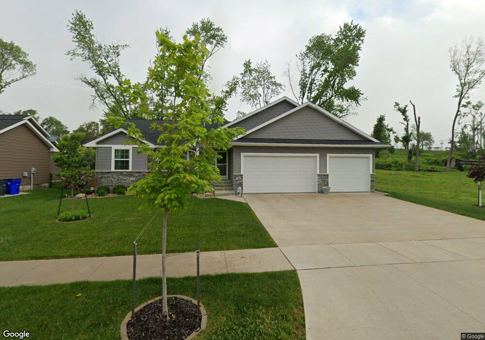 1906 Shady Grove Rd SW, Cedar Rapids, IA 52404 - photo 1
