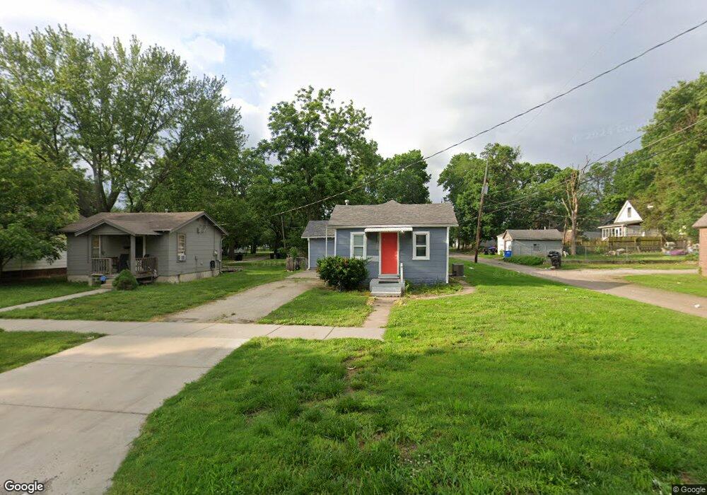 1831 SW Cherokee St, Topeka, KS 66606 - photo 1