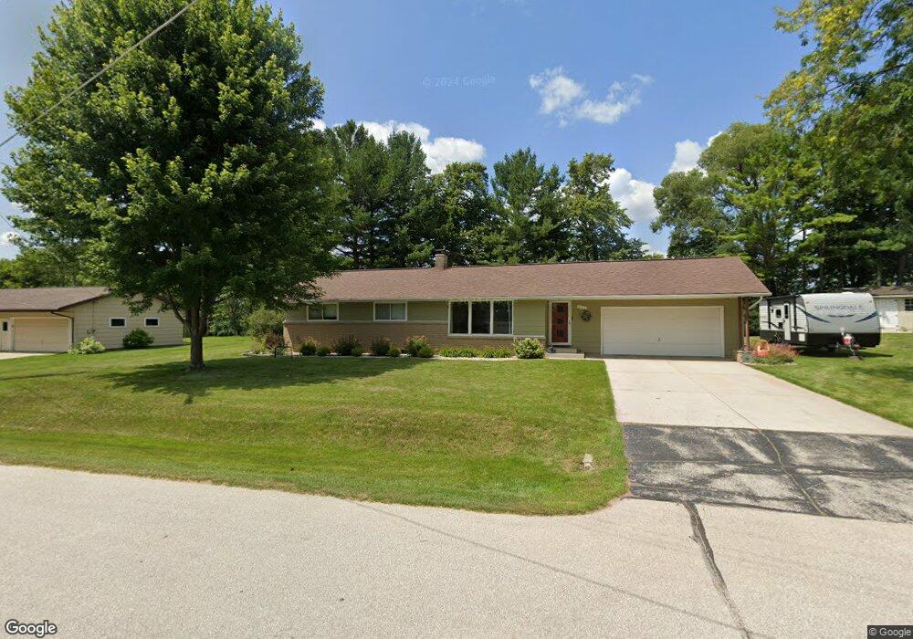 4555 Harvest Cir, Manitowoc, WI 54220 - photo 1