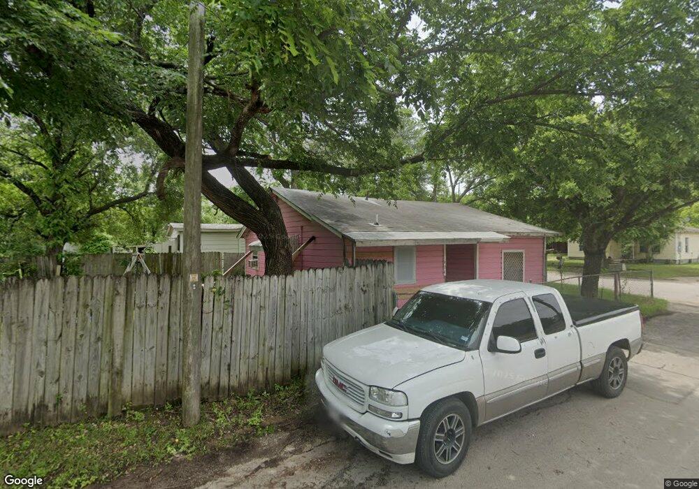 604 Robbins St, Cleburne, TX 76031 - photo 1