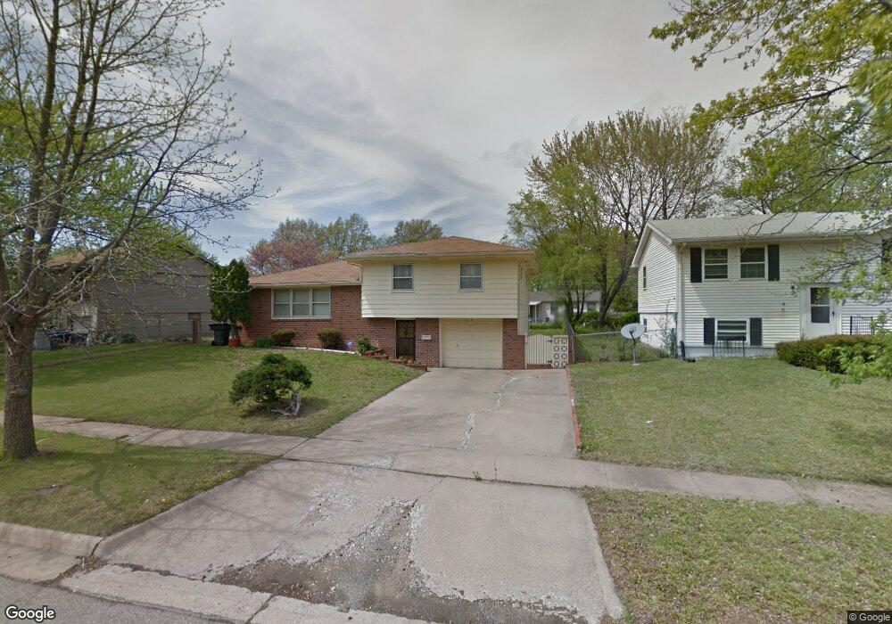 1218 SE 36th St, Topeka, KS 66605 - photo 1