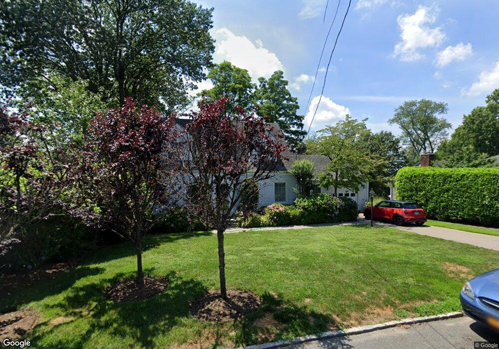 19 Briarcliff Dr, Port Washington, NY 11050 - photo 1