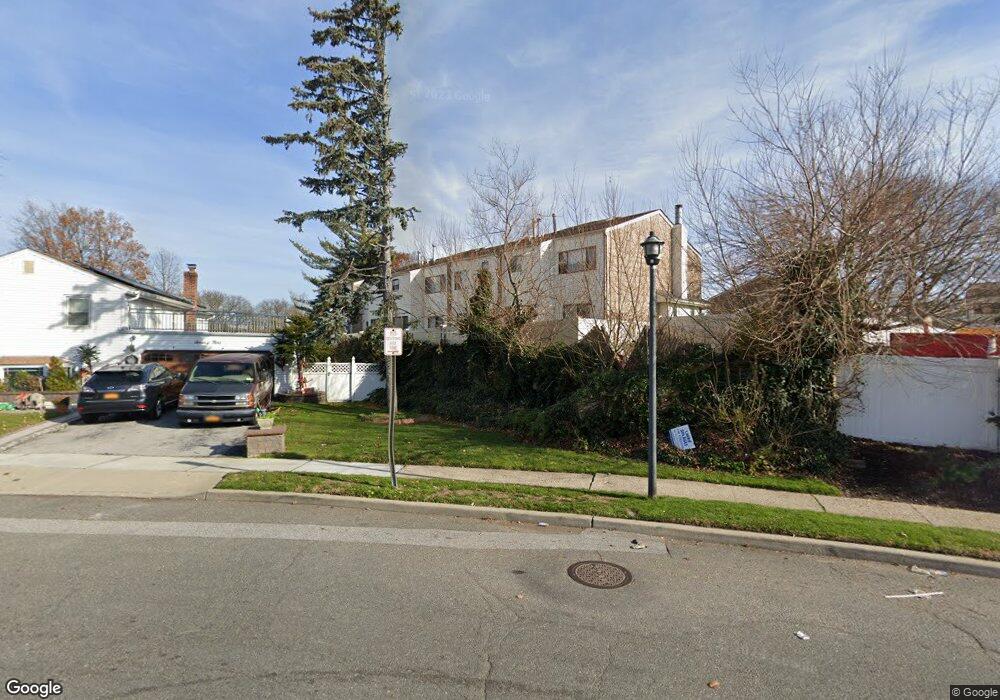 18 Vanderbilt Way unit 18, Valley Stream, NY 11581 - photo 1