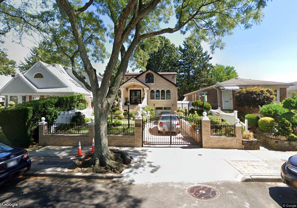 8045 258th St, Glen Oaks, NY 11004 - photo 1