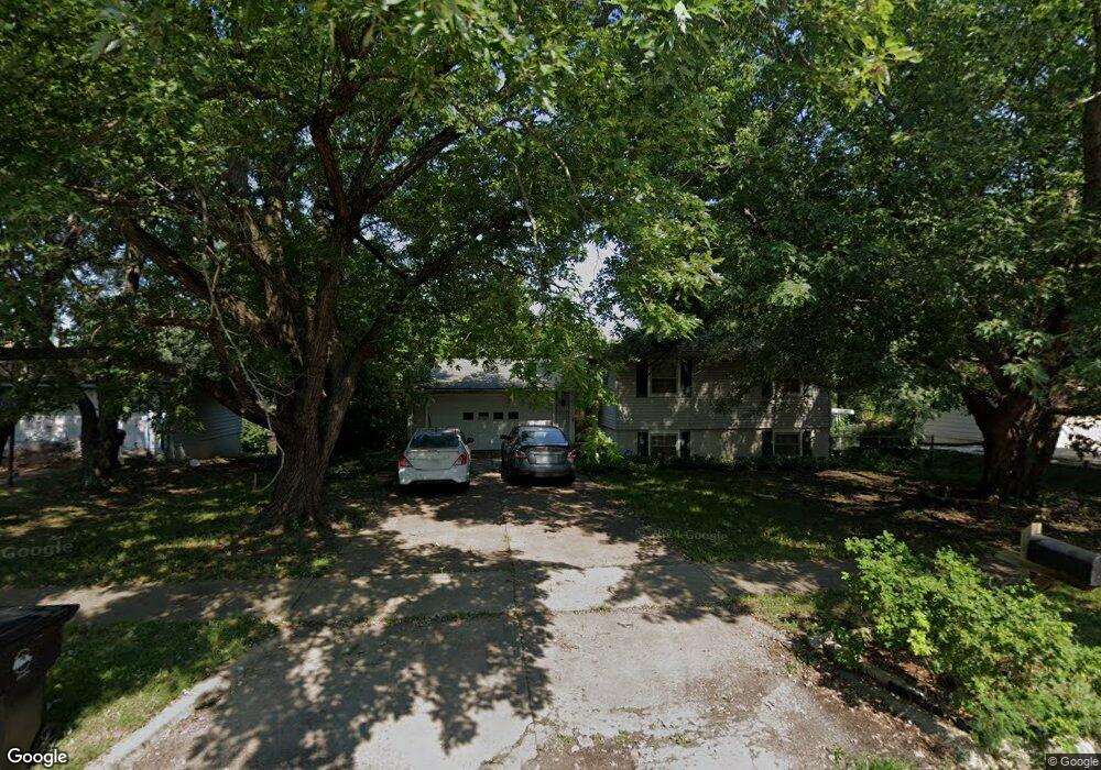 3219 SW Skyline Dr W, Topeka, KS 66614 - photo 1