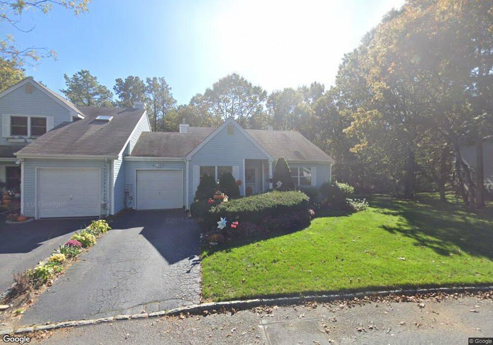 4 Lindsey Ct, Holtsville, NY 11742 - photo 1