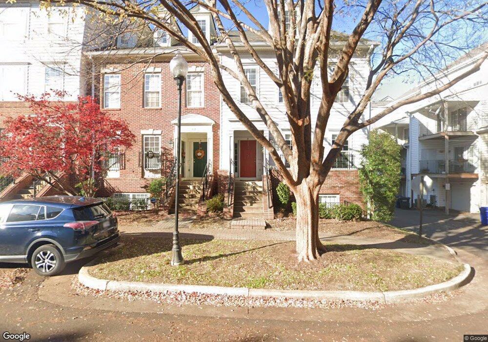 1610 Hunting Creek Dr unit B, Alexandria, VA 22314 - photo 1