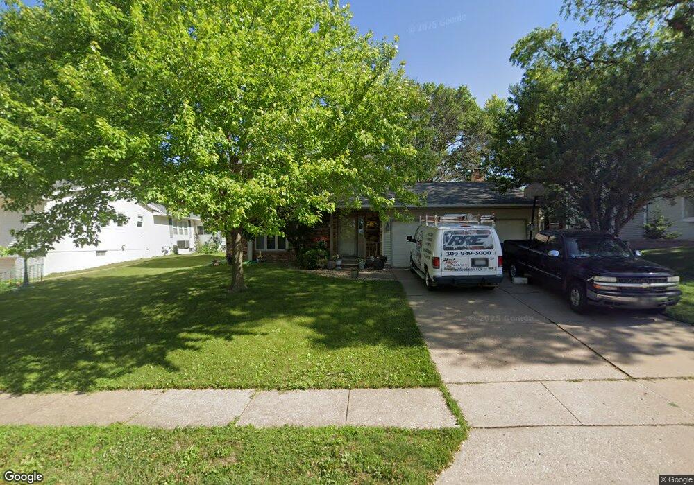 2658 W 35th St, Davenport, IA 52806 - photo 1