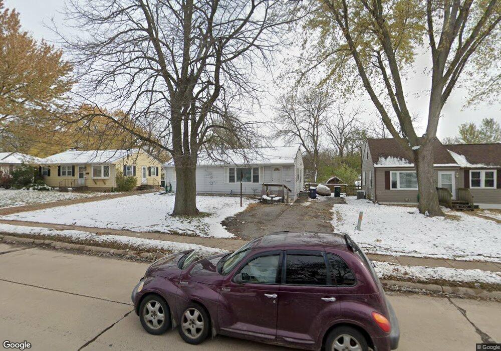 3017 J St SW, Cedar Rapids, IA 52404 - photo 1
