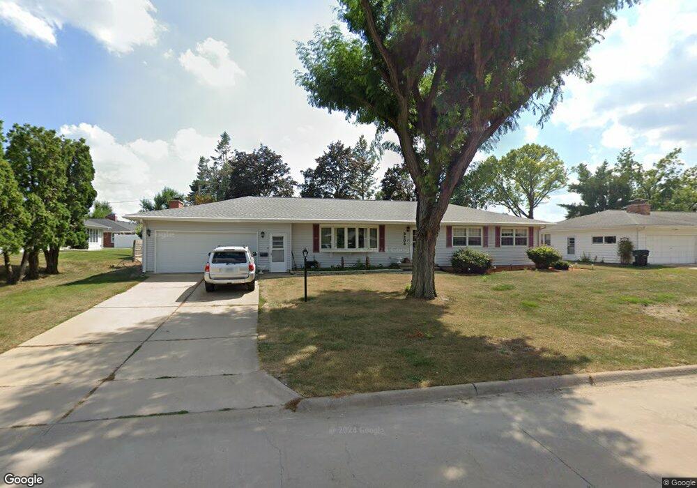 3203 Terry Dr SE, Cedar Rapids, IA 52403 - photo 1