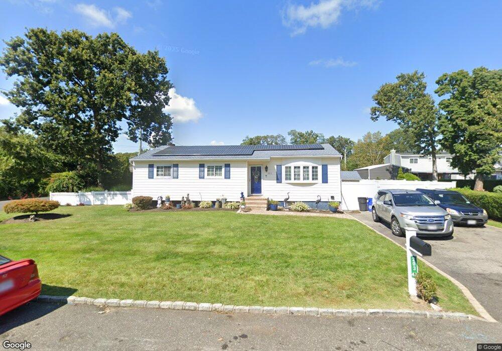 203 43rd St, Copiague, NY 11726 - photo 1