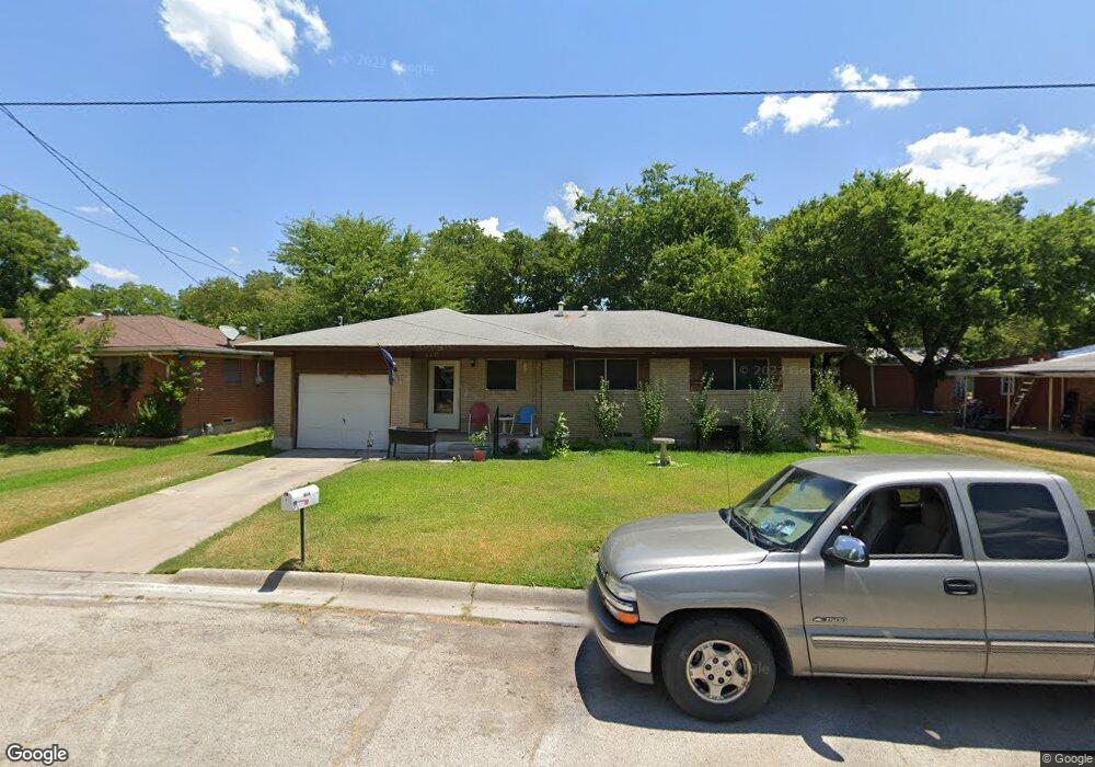 716 N Howeth St, Gainesville, TX 76240 - photo 1