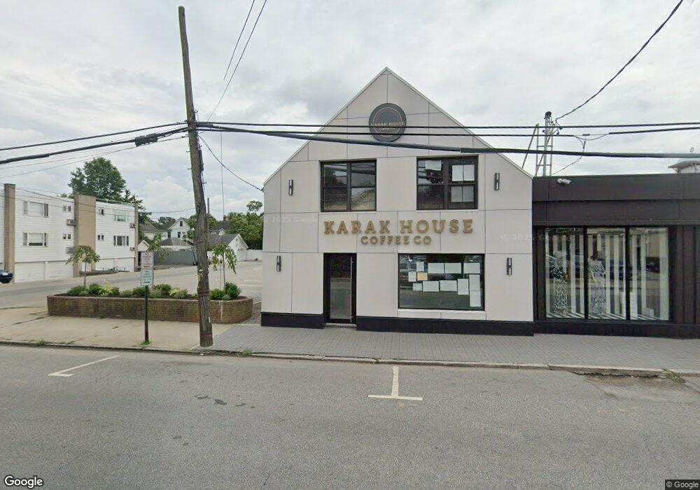 12 Hicks Ln, Great Neck, NY 11024 - photo 1