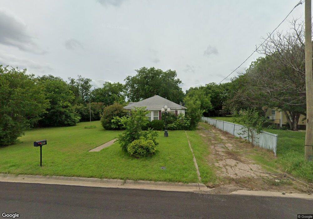 401 Erie St, Cleburne, TX 76031 - photo 1
