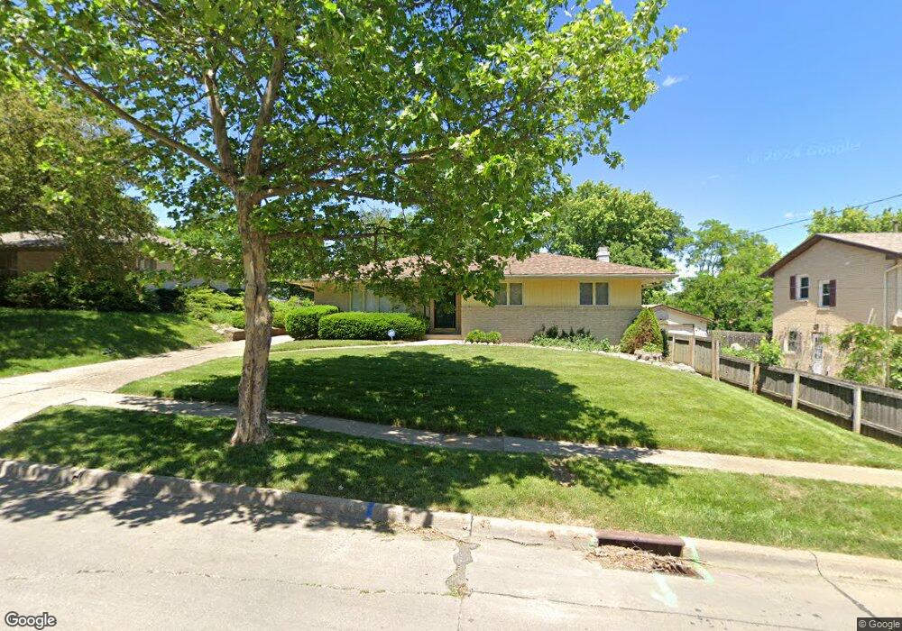 2627 Madison Ave, Des Moines, IA 50310 - photo 1