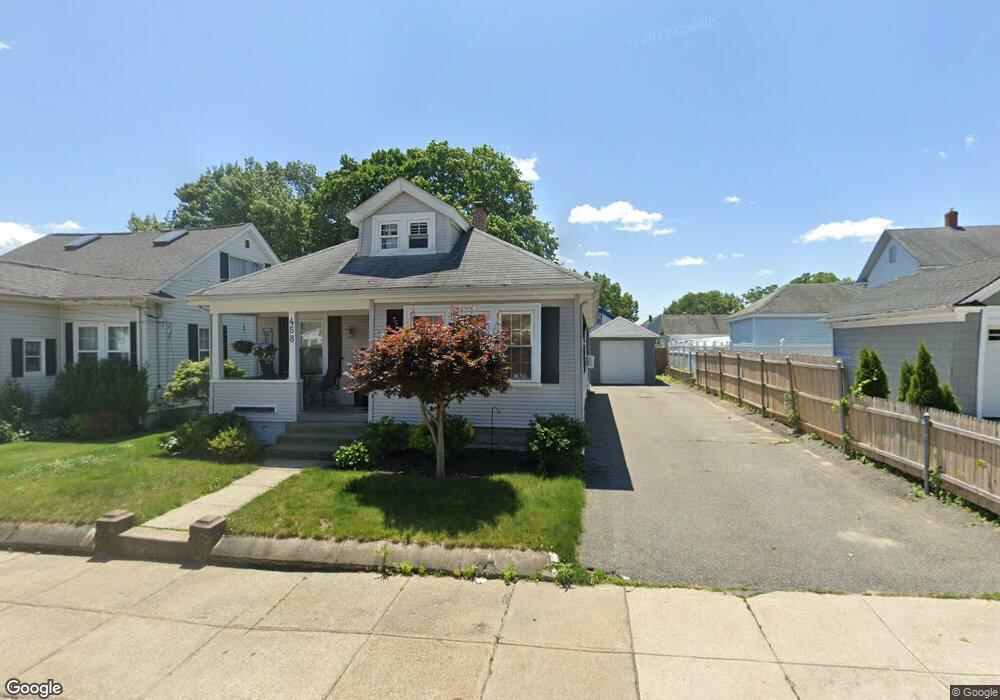 458 Grotto Ave, Pawtucket, RI 02860 - photo 1