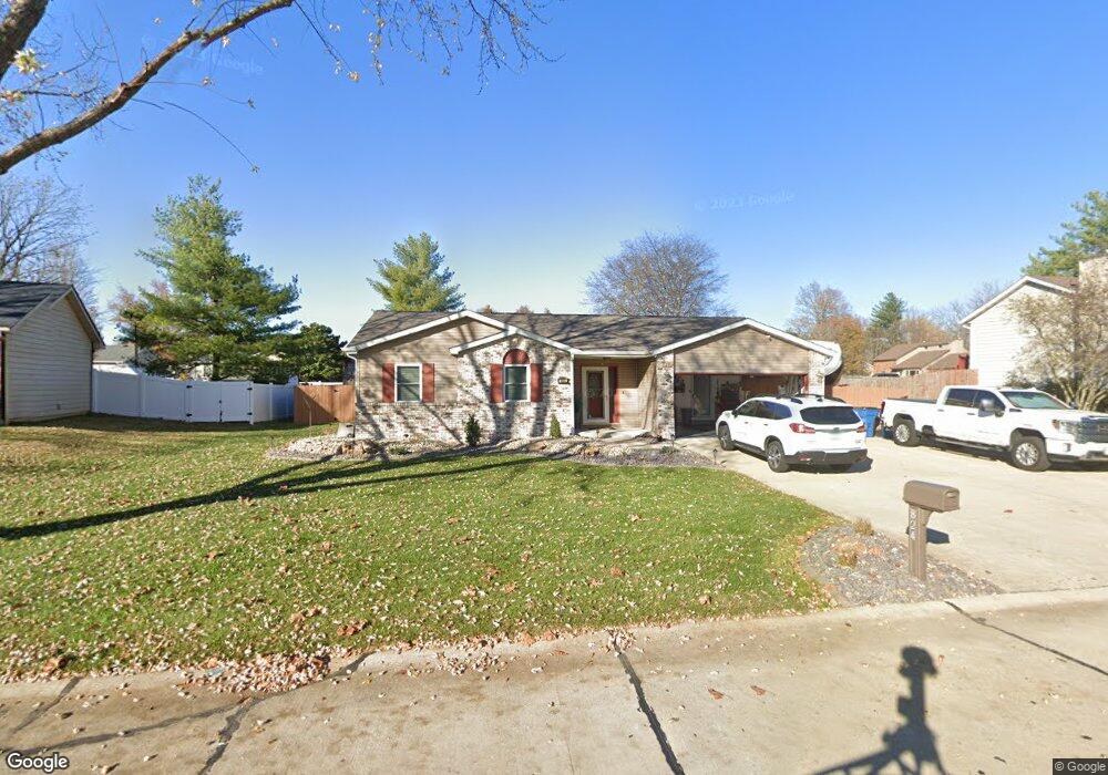 824 Robert Dr, Maryville, IL 62062 - photo 1