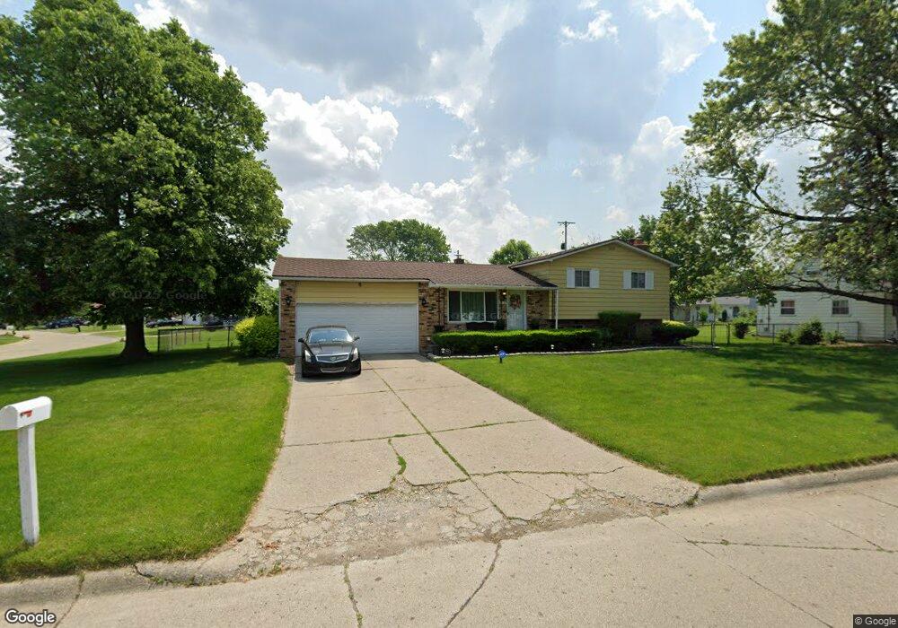 3438 Ridgecliffe Dr, Flint, MI 48532 - photo 1
