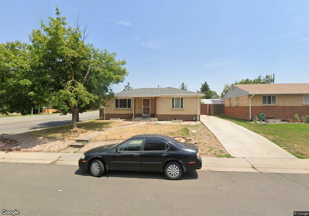 588 Elmira St, Aurora, CO 80010 - photo 1