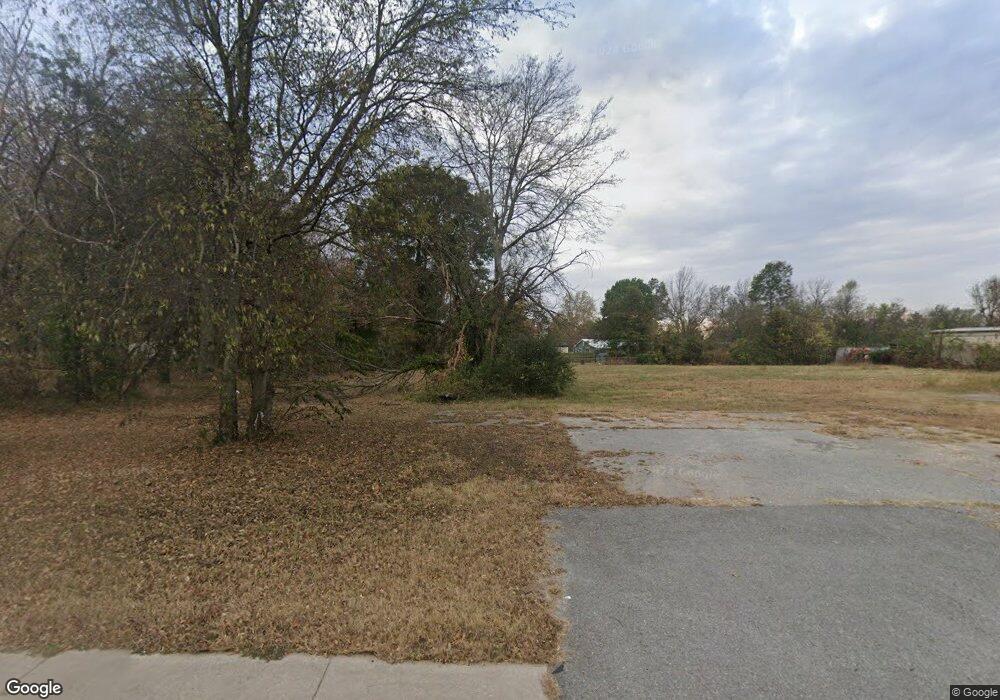 318 W Graham Ave, Pryor, OK 74361 - photo 1