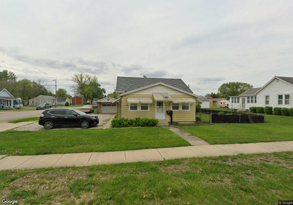 827 Pulaski St, Lincoln, IL 62656 - photo 1