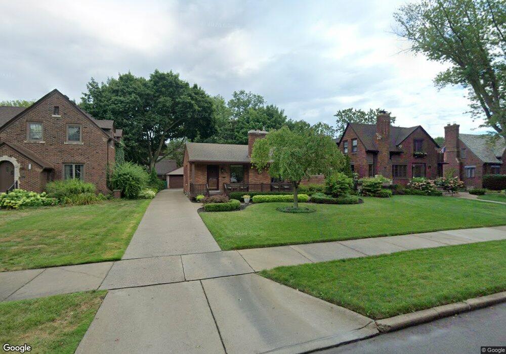 652 Barrington Rd, Grosse Pointe Farms, MI 48230 - photo 1